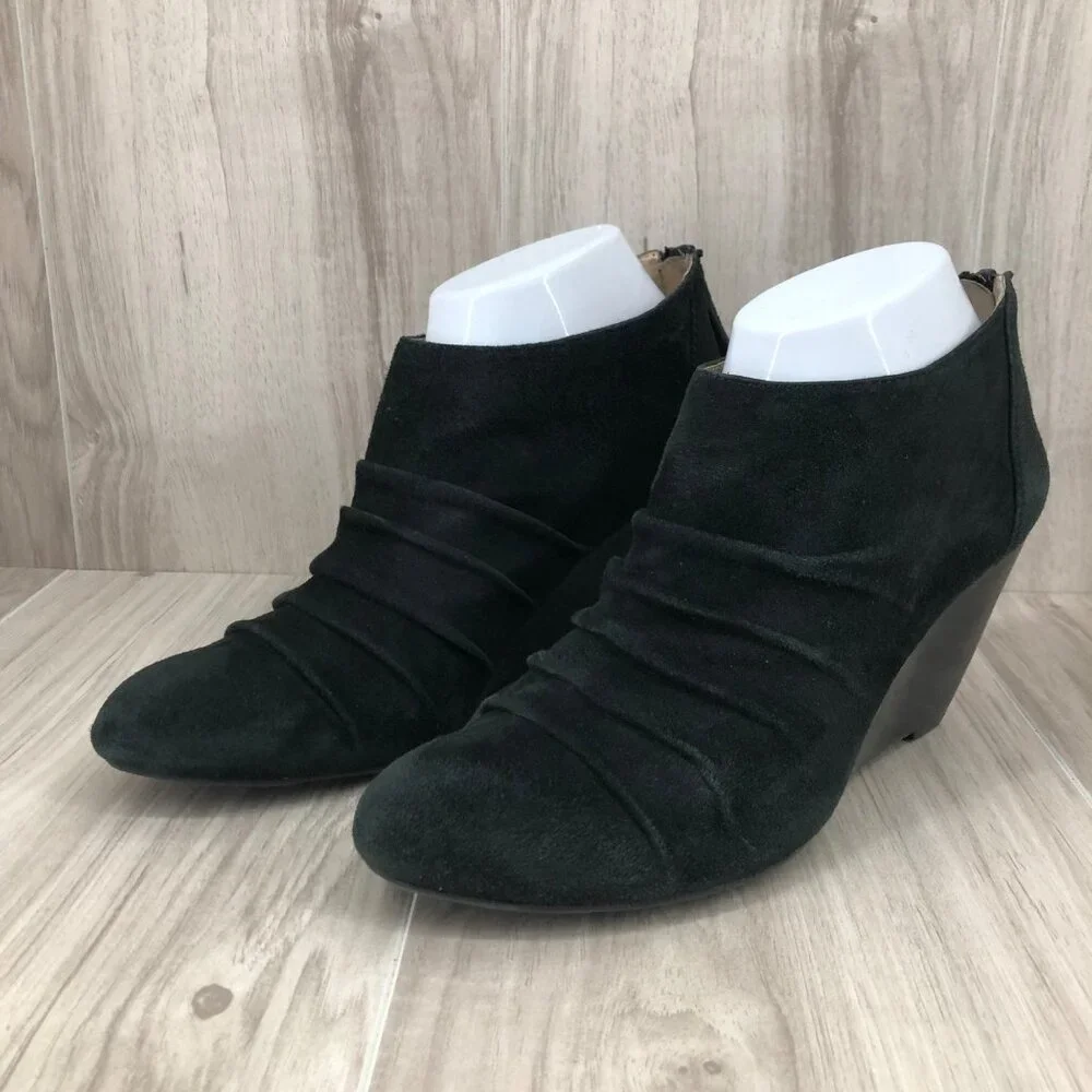 BCBGeneration Wedge Ankle Boots Womens 8.5B Helen Black Suede Zip Booties